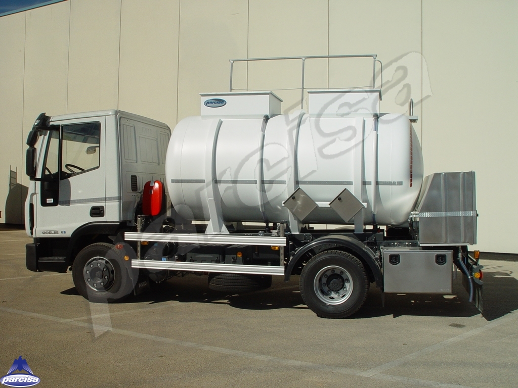 Tanker truck and trailer