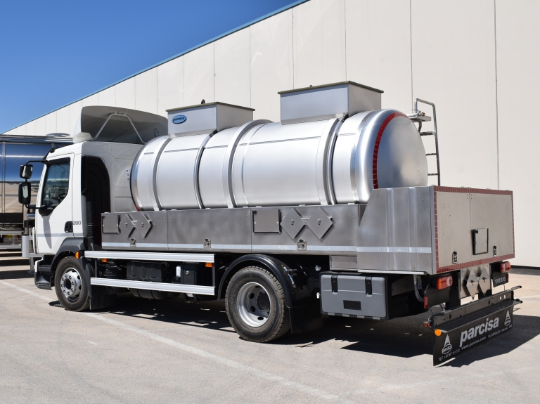 Tanker truck and trailer